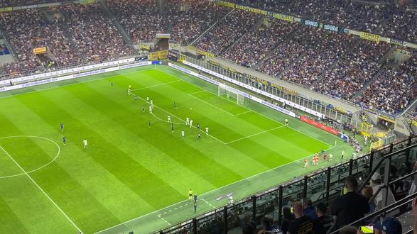 随着足球竞 随着足球竞